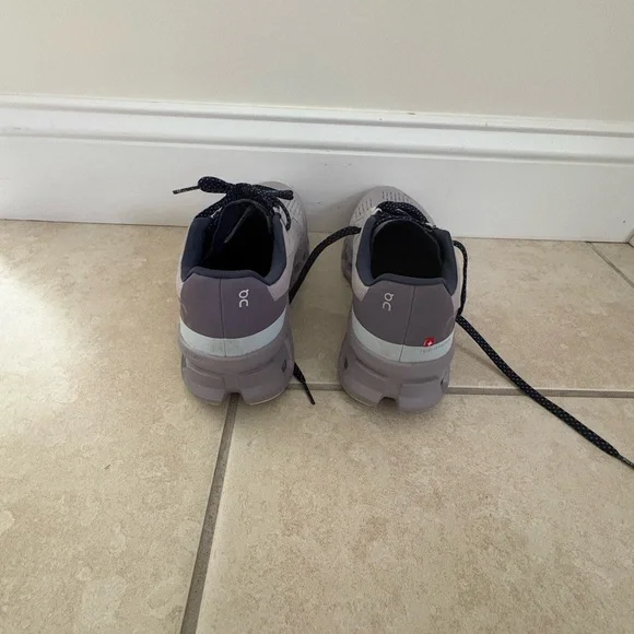 On Running Light Purple Sneakers with Navy Details - Picture 5 of 6